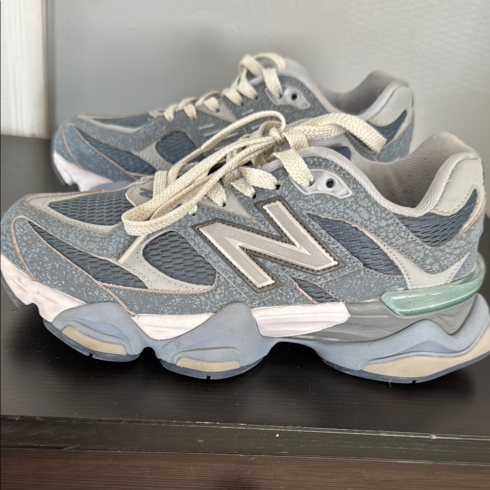 New Balance women’s  Athletic Shoes Gray and Cream